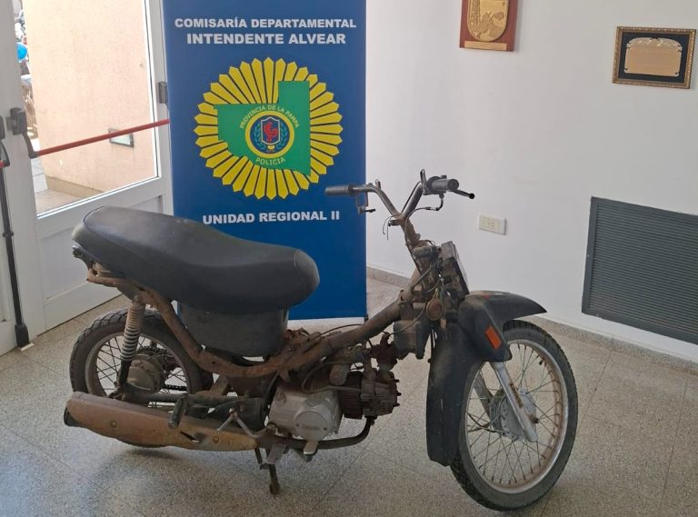 Intendente Alvear: robaron una moto de la vereda y fue encontrada horas después en General Pico