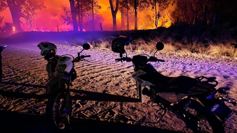 General Pico: incendio de pastizales en el predio del regimiento movilizó a los bomberos voluntarios