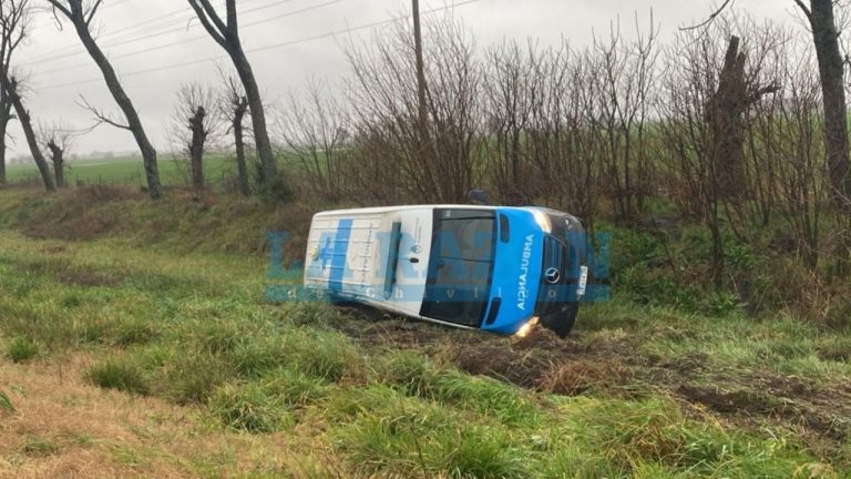 Otra ambulancia de La Pampa protagonizó un vuelco en Ruta 5