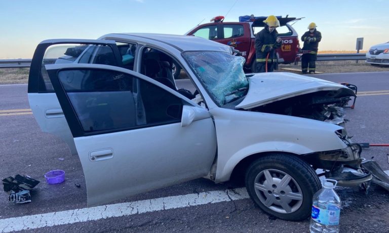 Tragedia en la Ruta 35: Un adulto y un menor fallecieron tras un violento choque cerca de General Acha
