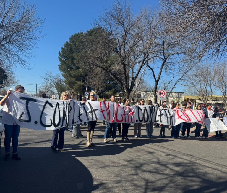 Docentes de jornada completa en alerta: reclaman por salarios congelados y desigualdad laboral