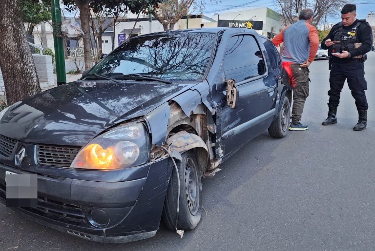 Nuevo siniestro vial en General Pico: colisionaron una Fiat Strada y un Renault Clio en la esquina de las calles 3 y 22