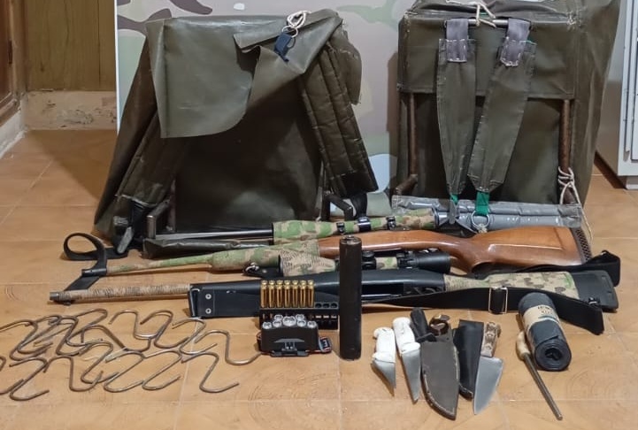 Victorica: Tres hombres detenidos por caza ilegal y tenencia de armas tras una persecución
