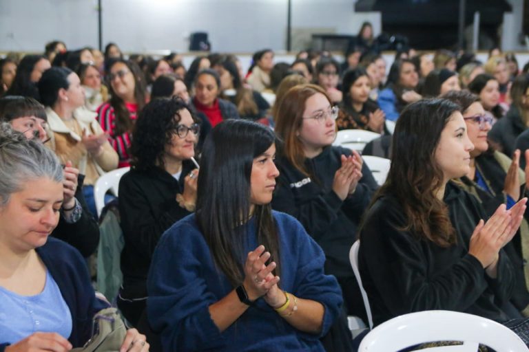 General Pico: cerca de 200 educadores se capacitaron en dinámicas musicales y teatrales