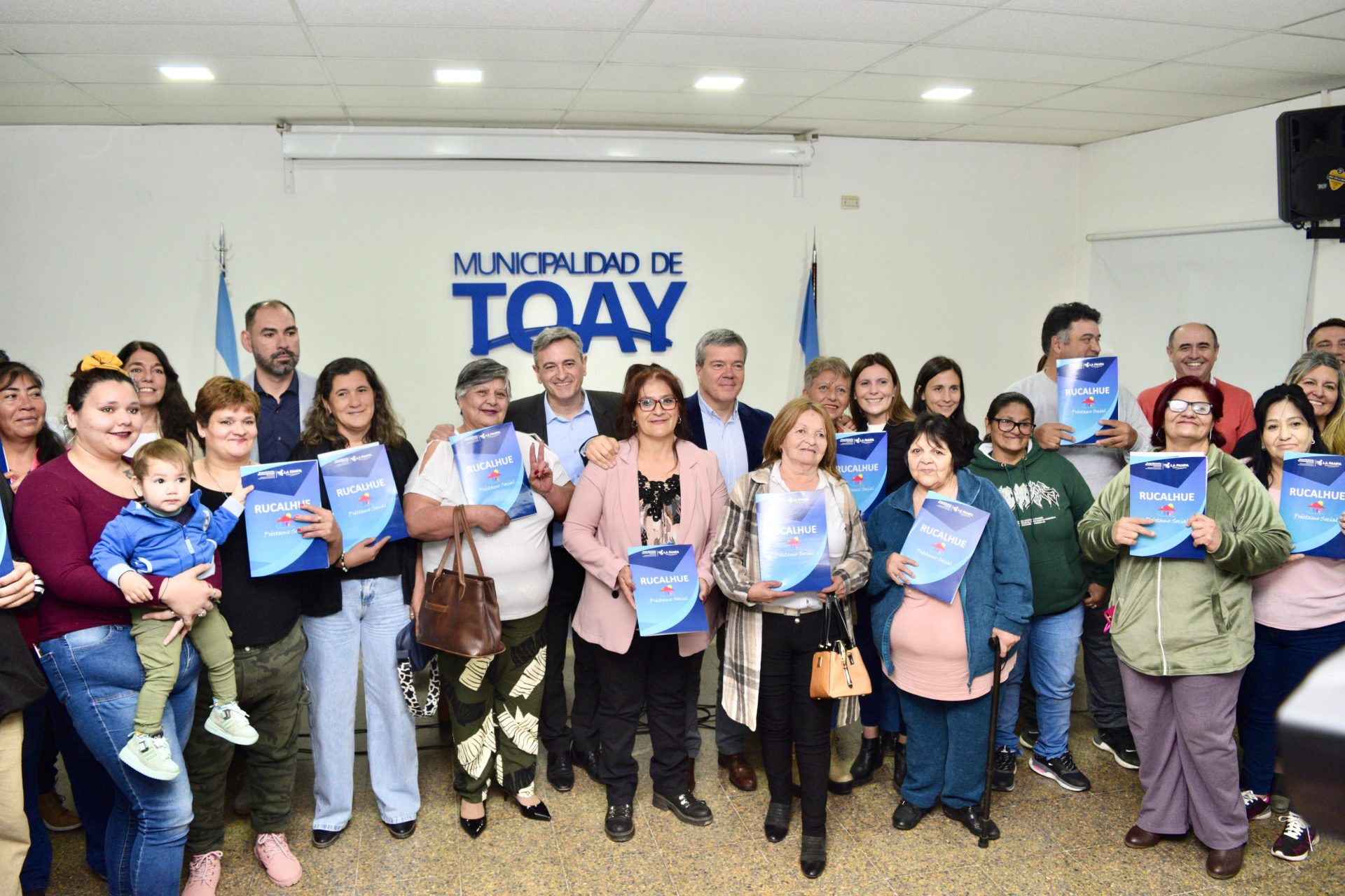 Quince familias de Toay reciben créditos del programa Rucalhue para mejorar sus viviendas
