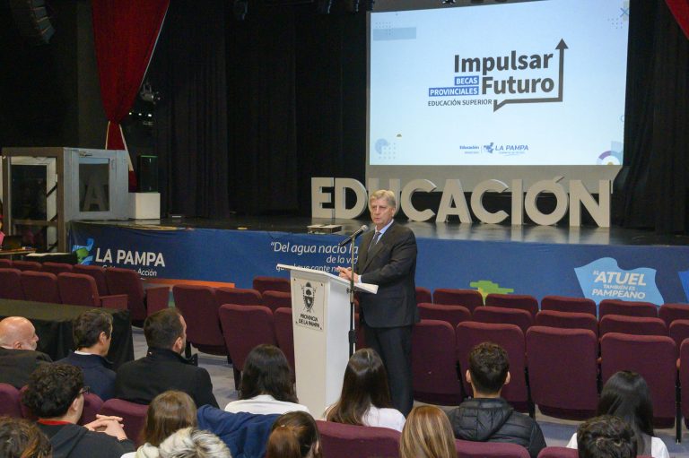 Ziliotto lanzó el programa “Impulsar Futuro” con becas de $300.000 para estudiantes pampeanos de nivel superior
