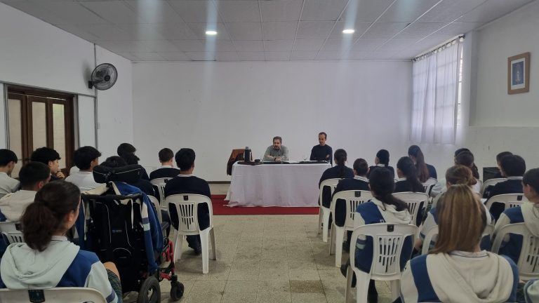 Estudiantes de Intendente Alvear se interiorizaron sobre el proceso penal en charla con funcionarios judiciales