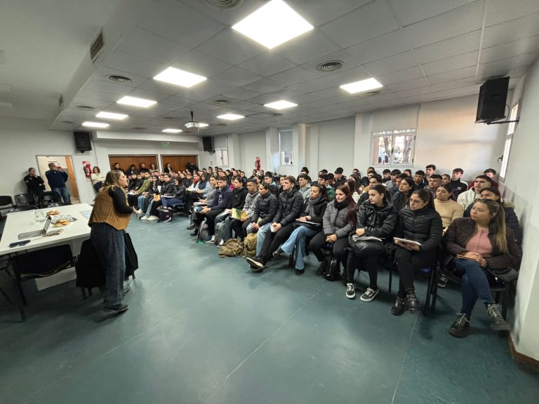 Presentan nuevo Material de Estudio para aspirantes a Cadetes y Agentes de Policía