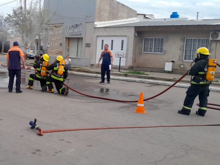 Egreso de nuevos bomberos voluntarios en Anguil y celebración del 25° aniversario del cuartel de Alpachiri
