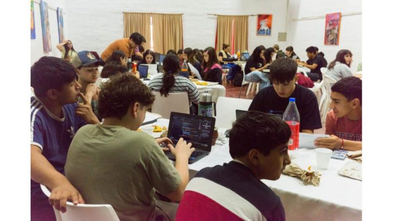 Código Pampa llegó al oeste provincial con una nueva jornada de formación digital para jóvenes