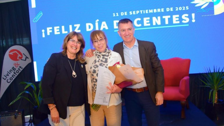 Reconocimiento a quienes sembraron futuro: homenaje a docentes jubilados en La Pampa