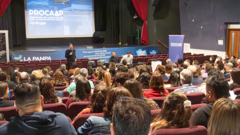 Más de 300 agentes públicos participan en capacitación sobre datos y liquidaciones de haberes
