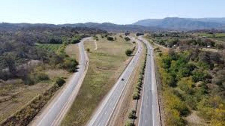 El Gobierno nacional inicia la privatización de Corredores Viales S.A. que gestiona 3400 km de rutas