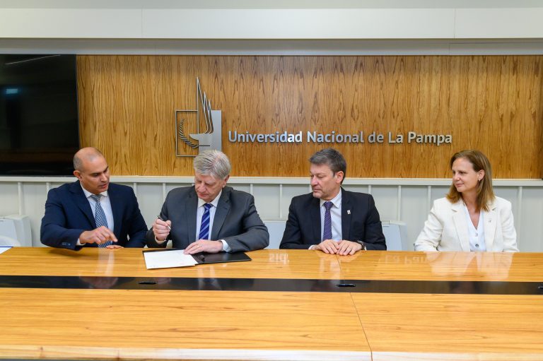 “Un día trascendente para la provincia”: se firmó la escritura para la nueva Facultad de Salud