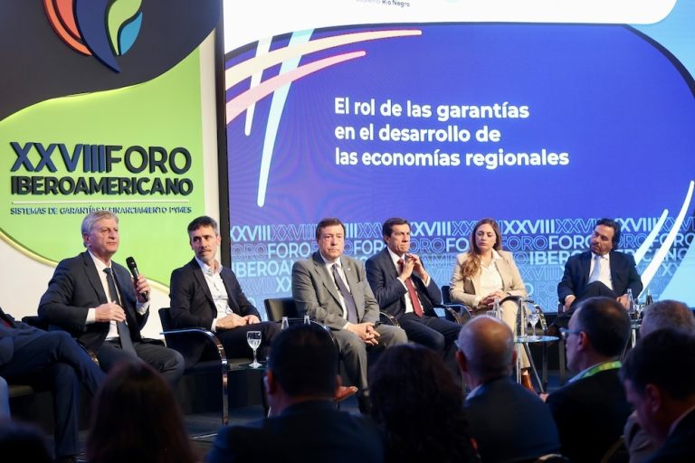El gobernador Ziliotto participa en el XXVIII Foro Iberoamericano de Garantías y Financiamiento para PYMEs en Bariloche