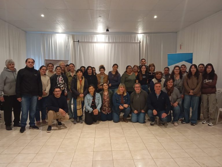 Más de 40 vecinos se capacitaron en manipulación de alimentos en Intendente Alvear