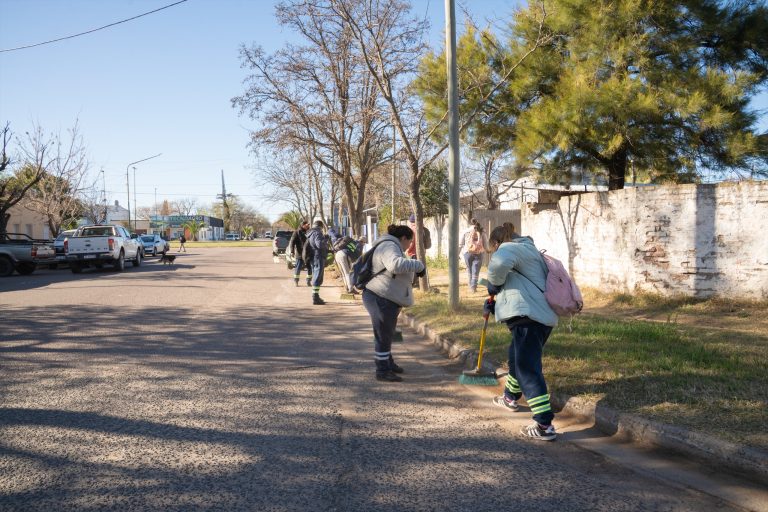 Operativo integral de limpieza en barrio Malvinas de General Pico