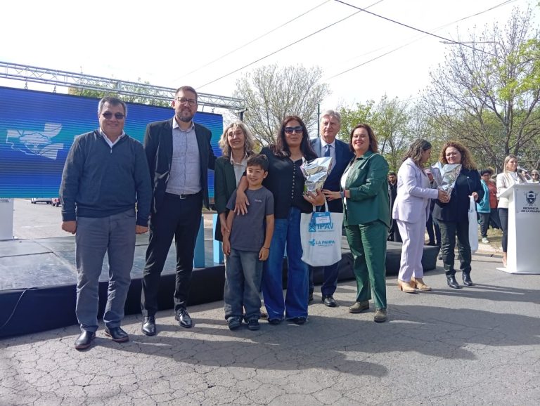 Fernanda Alonso en la entrega de viviendas: “Por más crisis que nos toque atravesar, siempre va a estar delante el ciudadano”