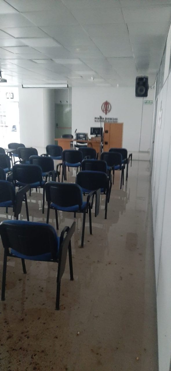 Temporal causa destrozos en el Centro Judicial de Santa Rosa y decretan asueto para reparar daños