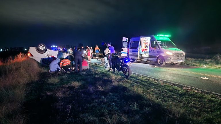 Triple choque y vuelco entre General Pico y Speluzzi:  por “una maniobra imprudente” el conductor de la camioneta Amarok “quedó detenido”, dijo el fiscal Guillermo Komarofky