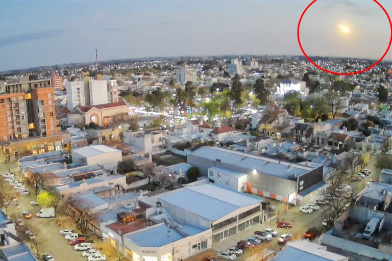 Exclusivo: la cámara en vivo de INFOPICO.COM registró el paso del bólido sobre el cielo piquense