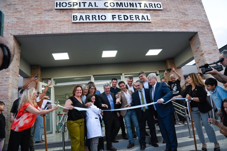 Alonso, en la inauguración del hospital del Federal: “Durante 42 años La Pampa nunca dudó que es con la gente adentro”