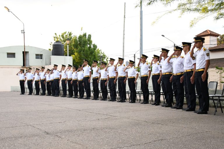 Ceremonia de entrega de sables Couteaux a cadetes de la Escuela de Oficiales