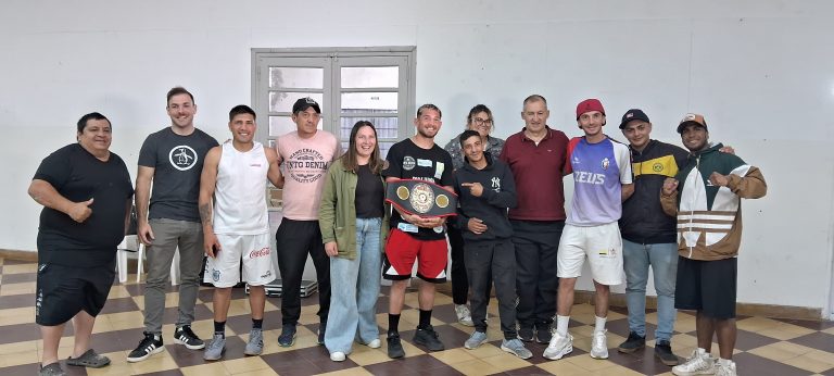 El campeón Fedelatin “Coki” Soto visitó Intendente Alvear con el objetivo de impulsar el boxeo local