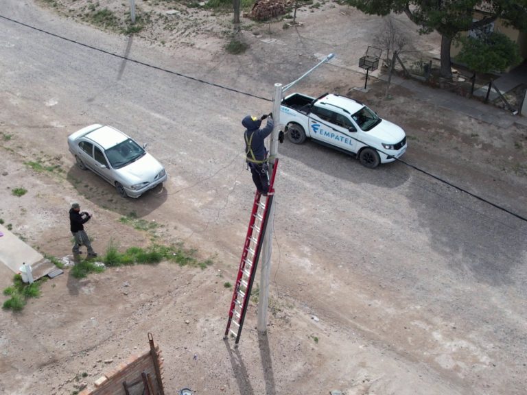 EMPATEL inicia el tendido de fibra óptica en Puelches para mejorar la conectividad