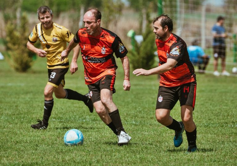 El Torneo Entre Amigos vivió una decimoquinta fecha a puro gol y emoción