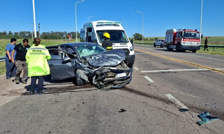Siniestro vial múltiple en el cruce de las Rutas 5 y 7: una mujer fue derivada a Santa Rosa