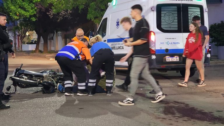 General Pico: Un motociclista asistido por el SEM tras un choque en la madrugada