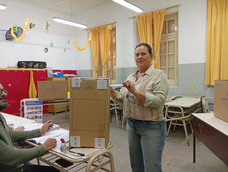 Elecciones 2025: Fernanda Alonso votó y destacó la normalidad del inicio electoral, pero alertó sobre el “descreimiento” que afecta la participación