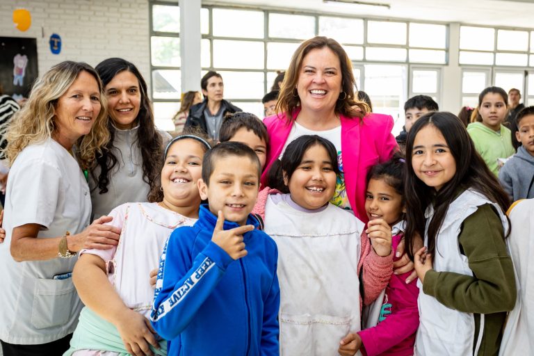 Nuevo comedor en la Escuela N°64: “Será un espacio de desarrollo que se abrirá al barrio”, destacó la intendenta