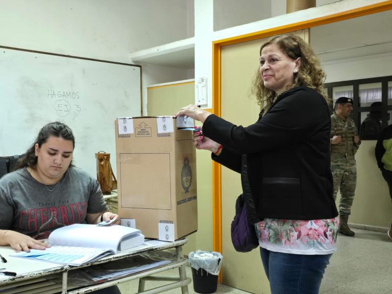 Elecciones 2025: Claudia Lupardo, candidata del Frente de Izquierda, emitió su voto y destacó la Boleta Única