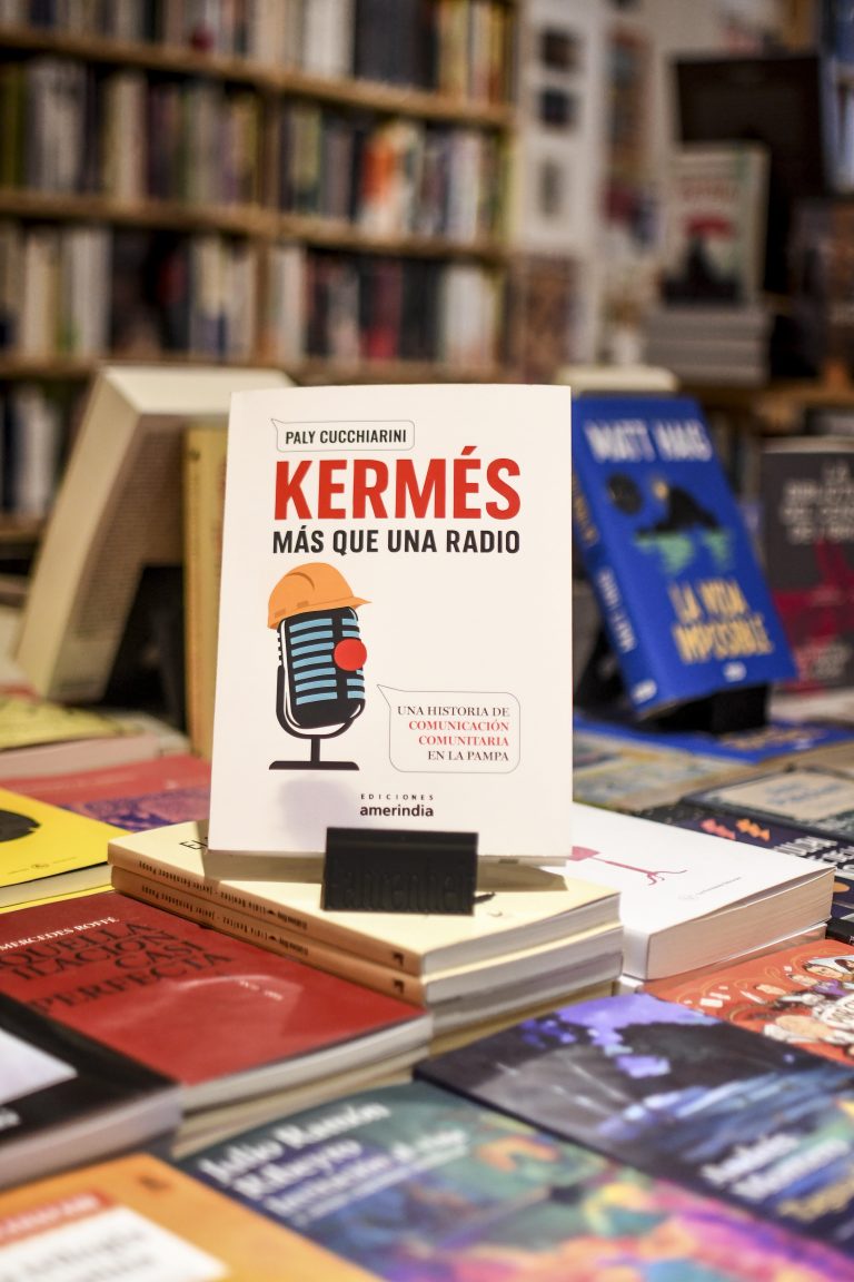 Un libro recupera la historia de Radio Kermés, pionera de la comunicación comunitaria en La Pampa