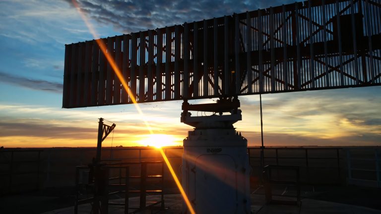 Modernizan el radar de Santa Rosa para reforzar el control del tránsito aéreo en el centro del país