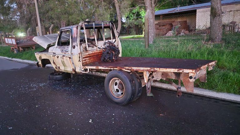 Bomberos de General Pico sofocaron incendios de pastizales, contenedor y vehículo en una madrugada agitada