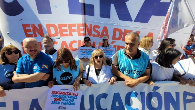 “Esta es una muestra más de que en la calle, las trabajadoras y los trabajadores de la educación le decimos a Milei” aseguró Rosana Gugliara