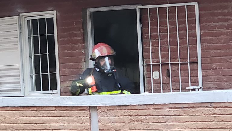 Principio de incendio en un departamento de barrio Malvinas movilizó a Bomberos Voluntarios
