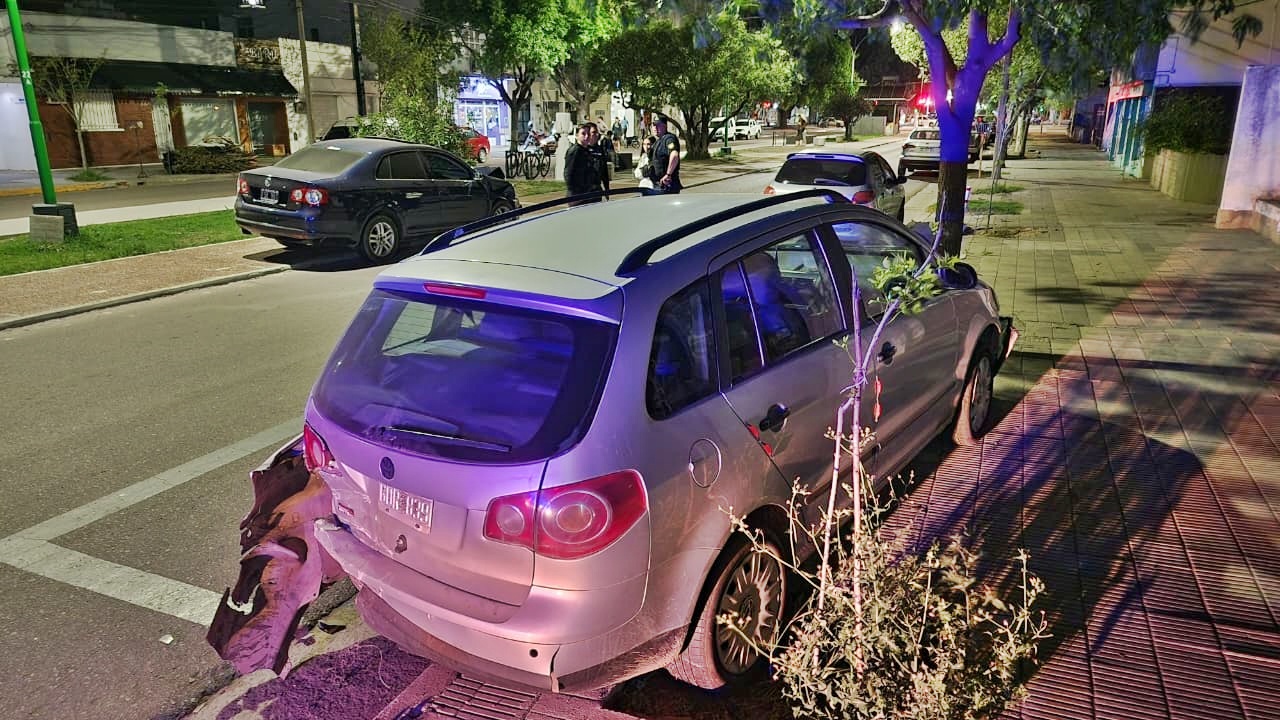 Fuerte choque en cadena en la madrugada piquense: tres autos involucrados