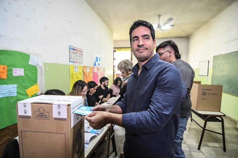 Elecciones 2025: Adrián Ravier votó  y se manifestó esperanzado “de que la cosa salga bien”