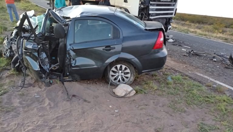 Choque entre un auto y un camión en Ruta 152: un herido grave