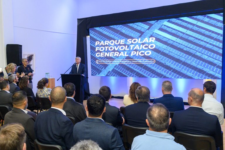 Histórica inversión público-privada: Ziliotto firmó el contrato para el nuevo Parque Solar de General Pico