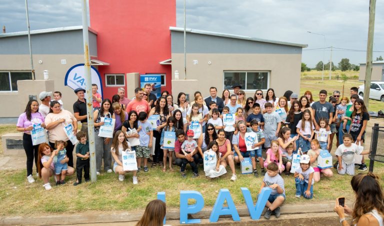 El Gobierno de La Pampa entrega viviendas en Guatraché y reafirma el compromiso con la construcción de hogares