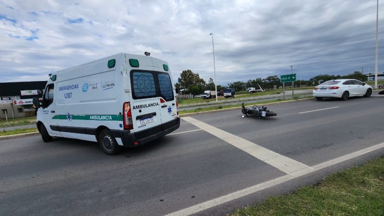 Siniestro vial en Ruta 1: una joven fue hospitalizada tras lesión en unas de sus piernas