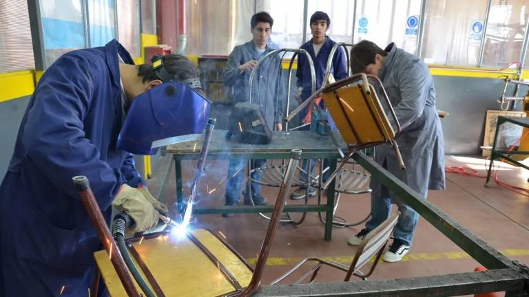 AMET en alerta: Advierten que el presupuesto nacional 2026 pone en riesgo el financiamiento de la educación técnica en La Pampa