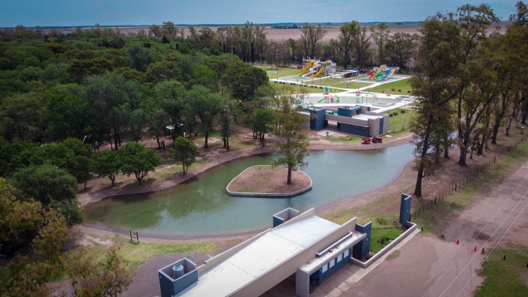 Winifreda inaugura la pretemporada de su Parque Acuático con el estreno de un lago artificial