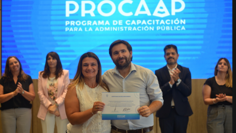 Entregaron reconocimientos a agentes públicos capacitados en 2025