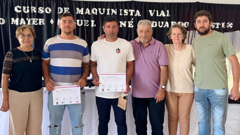 Capacitación en maquinaria pesada para trabajadores municipales en Miguel Cané, Eduardo Castex y Mauricio Mayer
